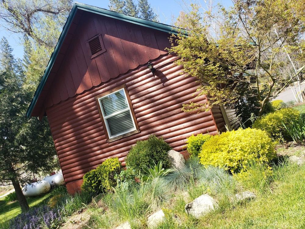 Yosemite Riverside Inn Groveland Exterior photo