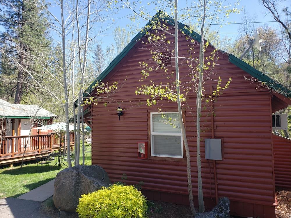 Yosemite Riverside Inn Groveland Exterior photo