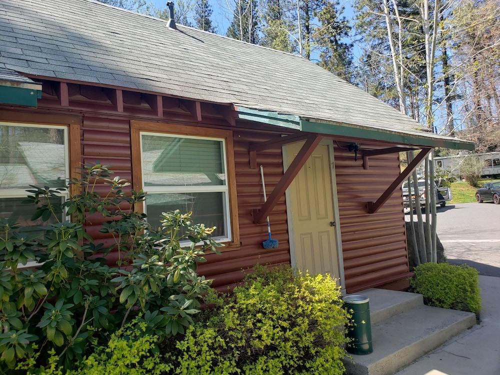 Yosemite Riverside Inn Groveland Exterior photo