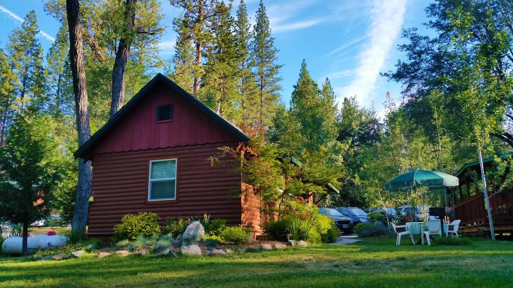 Yosemite Riverside Inn Groveland Exterior photo