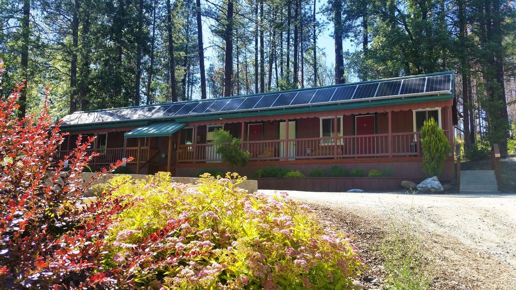 Yosemite Riverside Inn Groveland Exterior photo